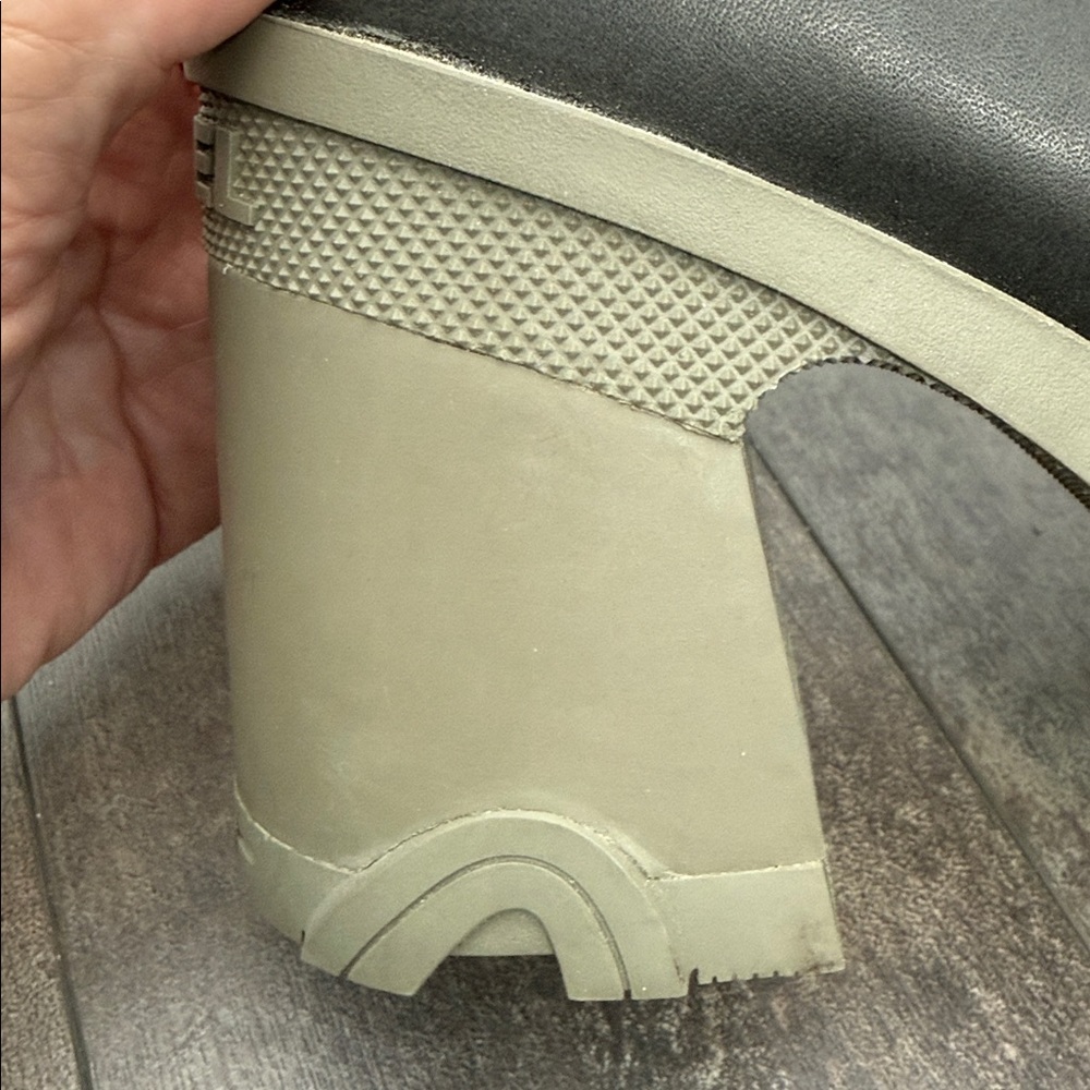 Like NEW! Leather Sorel Brex Heel Lug Chelsea Boot in Olive Green, size 8 - Picture 11 of 11